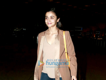 Alia Bhatt, Farhan Akhtar and Vivek Oberoi snapped at the Mumbai airport