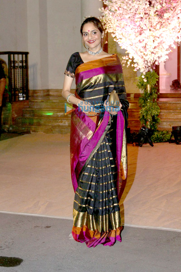 celebs grace rikku rakesh nath daughter shaina naths wedding reception 6