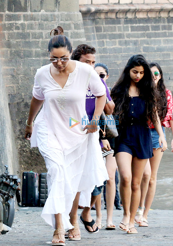 Gauri Khan and others arrive from Alibaug after Shah Rukh Khan’s birthday bash