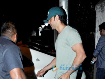 Hrithik Roshan snapped post 'Kaabil' meeting at Salim Merchant and Sulieman Merchant's office in Juhu