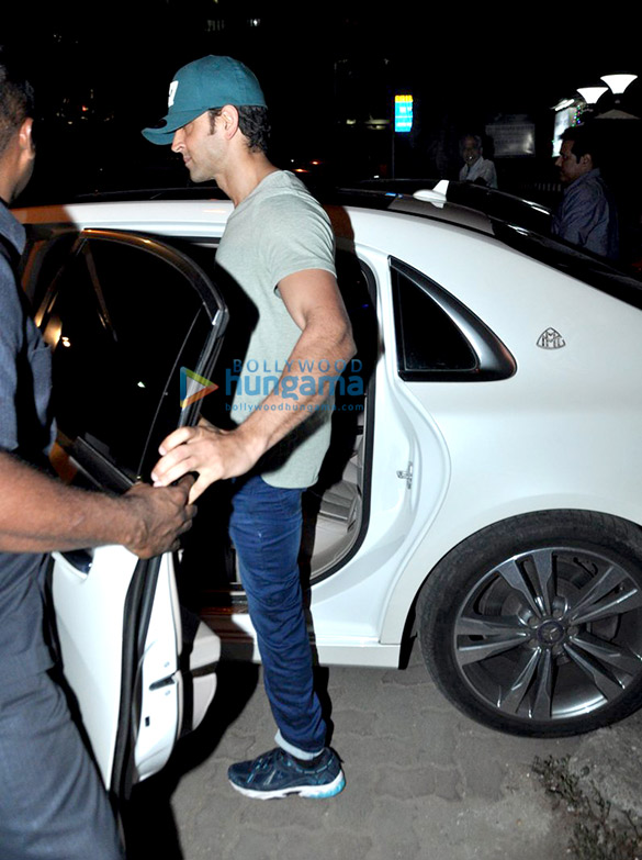 hrithik snapped post kaabil meeting at salim and suliemans office in juhu 5
