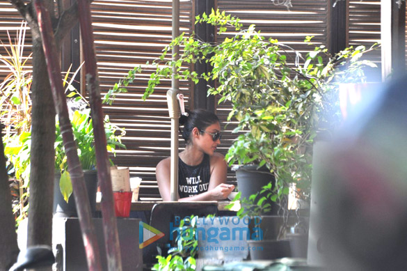 Ileana DCruz snapped post lunch at Suzette Ileana DCruz snapped post lunch at Suzette