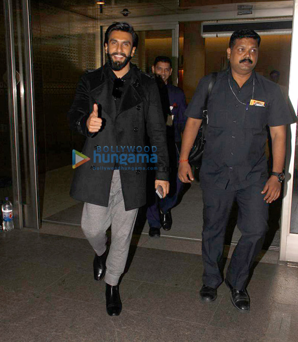 jacqueline ranveer snapped at the airport 4