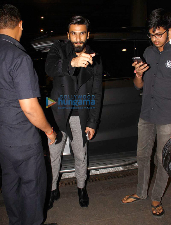 jacqueline ranveer snapped at the airport 6