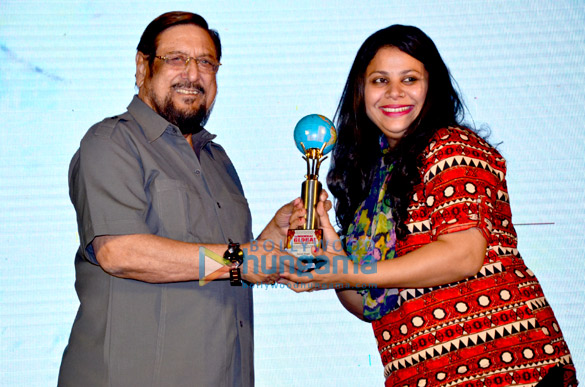 jeetendra snapped receiving the mumbai global achievers award 2016 12