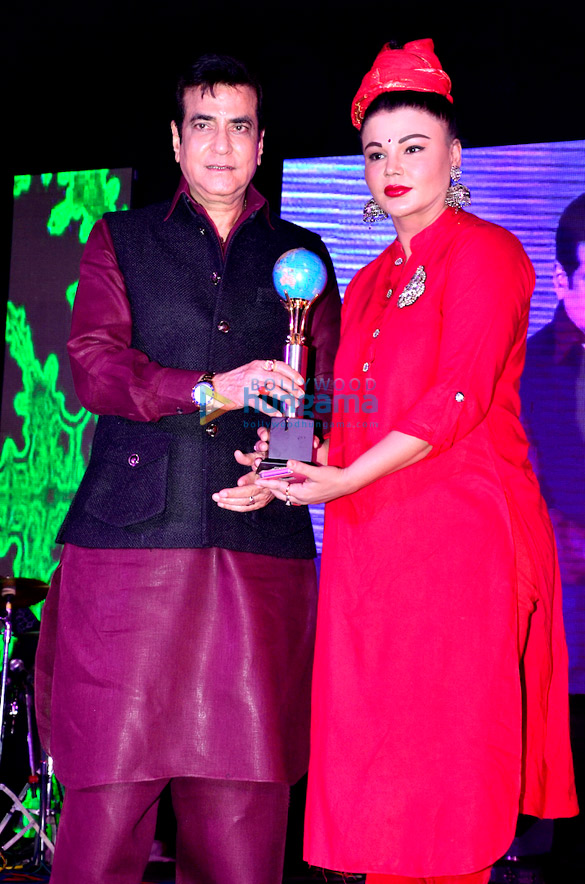 jeetendra snapped receiving the mumbai global achievers award 2016 2