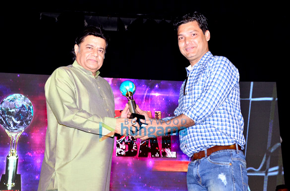 jeetendra snapped receiving the mumbai global achievers award 2016 6