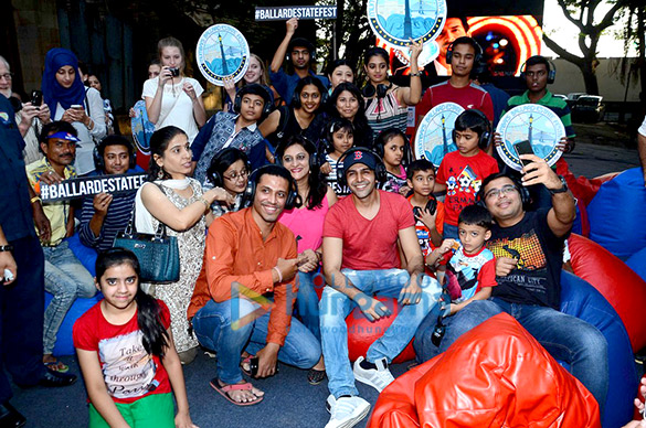 Kartik Aaryan graces the screening of ‘Pyaar Ka Punchnama 2’ at Mumbai Ballard Estate Festival Kartik Aaryan graces the screening of ‘Pyaar Ka Punchnama 2’ at Mumbai Ballard Estate Festival