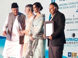 Check out: Sonam Kapoor collects Neerja Bhanot’s Mother Teresa Memorial International Award