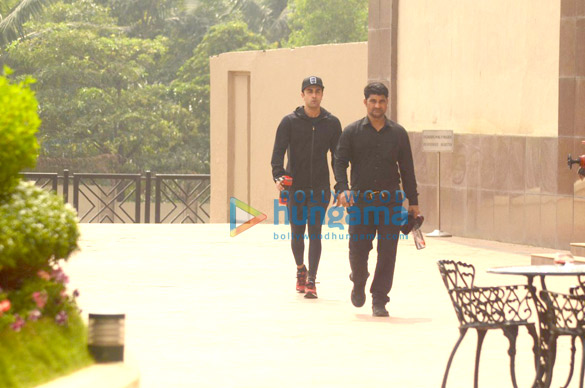 ranbir kapoor snapped post gym session at taj lands end 3