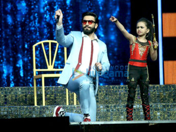 Ranveer Singh & Vaani Kapoor promote 'Befikre' on the sets of Super Dancer