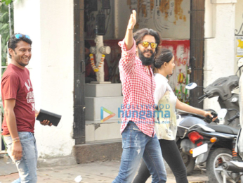 Riteish Deshmukh & Genelia Dsouza snapped at Taj Mahal Tea House, Bandra