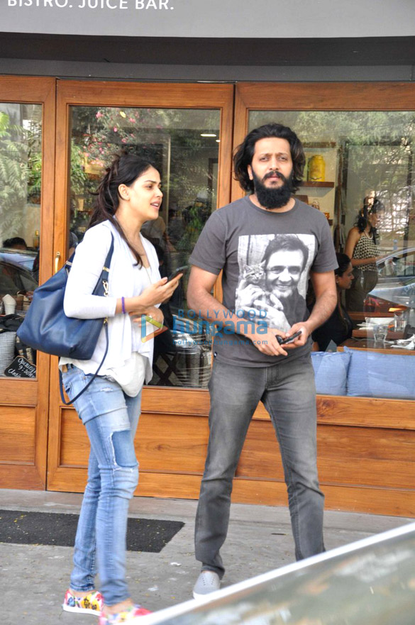 Riteish Deshmukh & Genelia Dsouza snapped post lunch at Sequel