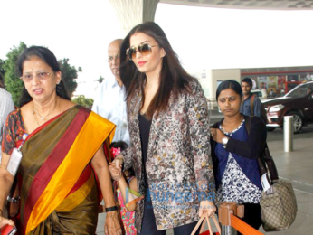 Shah Rukh Khan, Aishwarya Rai Bachchan, Sanjay Dutt & others snapped at the airport