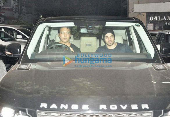 srk sohail sunil sooraj snapped post a party at salman khans place 4