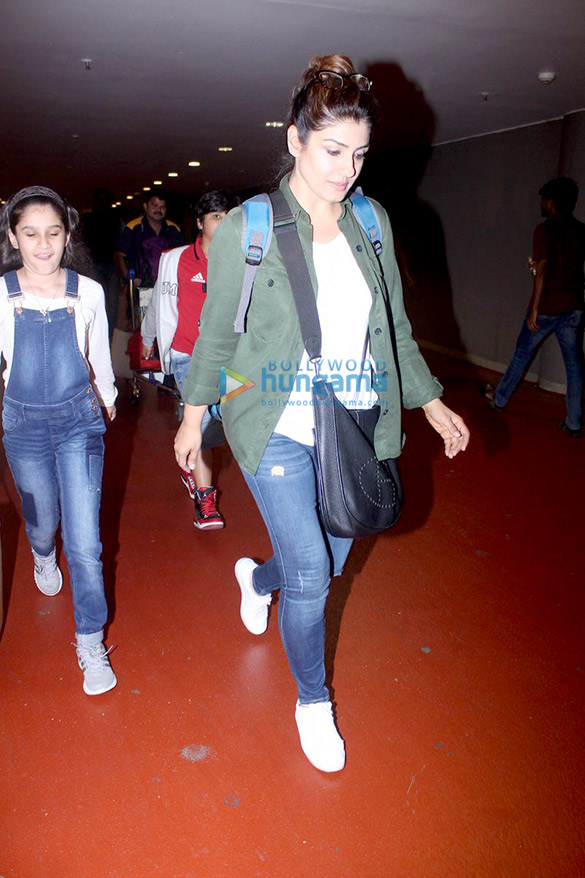 salman raveena snapped at the airport 6