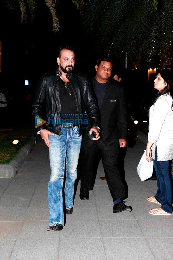 sanjay dutt snapped with kids post dinner 4