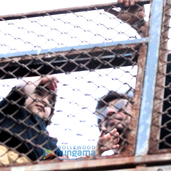shah rukh khan greets his fans on his 51st birthday 4