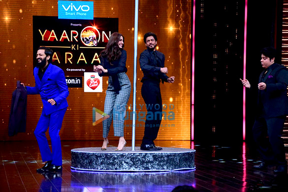shah rukh and anushka on yaaron ki baaraat 6