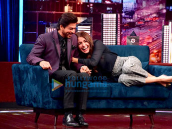 Shah Rukh Khan and Anushka Sharma on the sets of 'Yaaron Ki Baaraat'