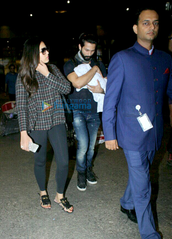 shahid kapoor snapped with wife and kid at the mumbai airport 2