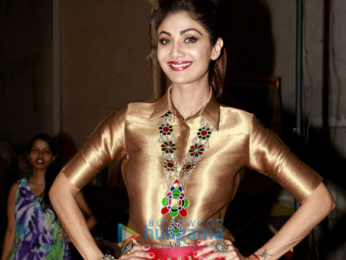 Shilpa Shetty tries out the Chaar Sahibzaade VR experience