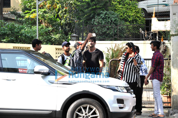 sushant singh rajput snapped in bandra 4