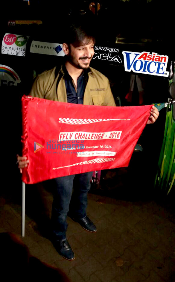 vivek oberoi rides auto rickshaw for charity 3