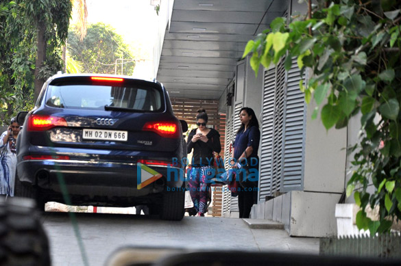 zareen khan snapped in bandra 4