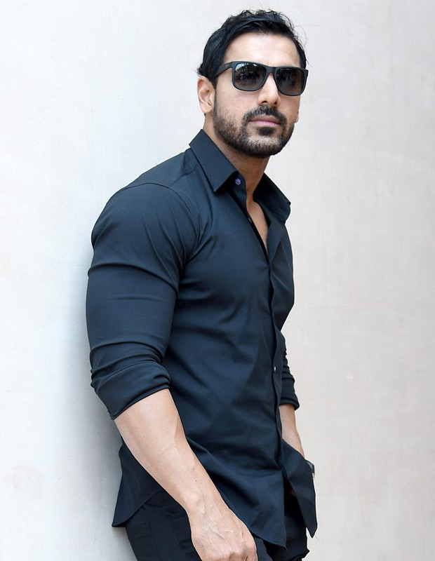 john-abraham-goggles-skin-tight-shirt-wide--wide-hd-wallpapers