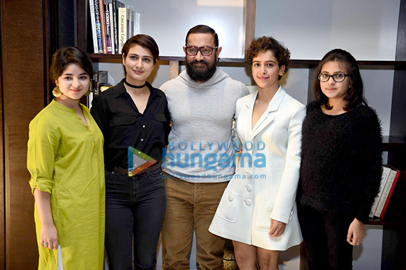 aamir khan and the cast promote dangal in delhi 2