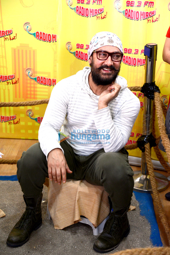 aamir khan promotes dangal on radio mirchi 98 3 fm 1