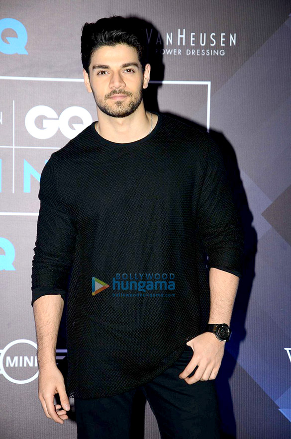 aamir sooraj grace the gq fashion nights 2
