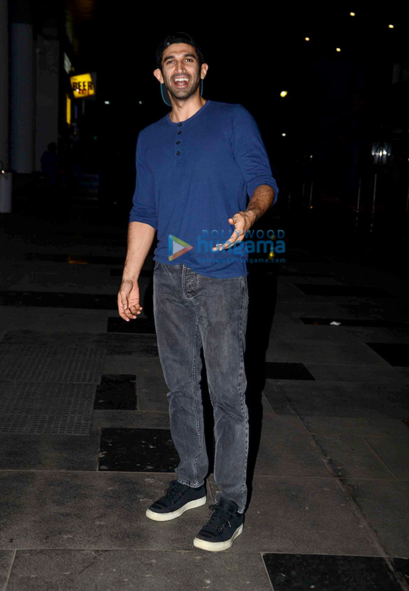 aditya roy kapur snapped with friends post a movie 6