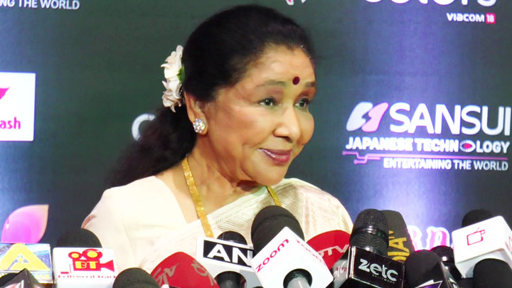 Asha Bhosle’s KIND Words For Priyanka Chopra Prove How She’s Our PERFECT Desi Girl Asha Bhosle’s KIND Words For Priyanka Chopra Prove How She’s Our PERFECT Desi Girl