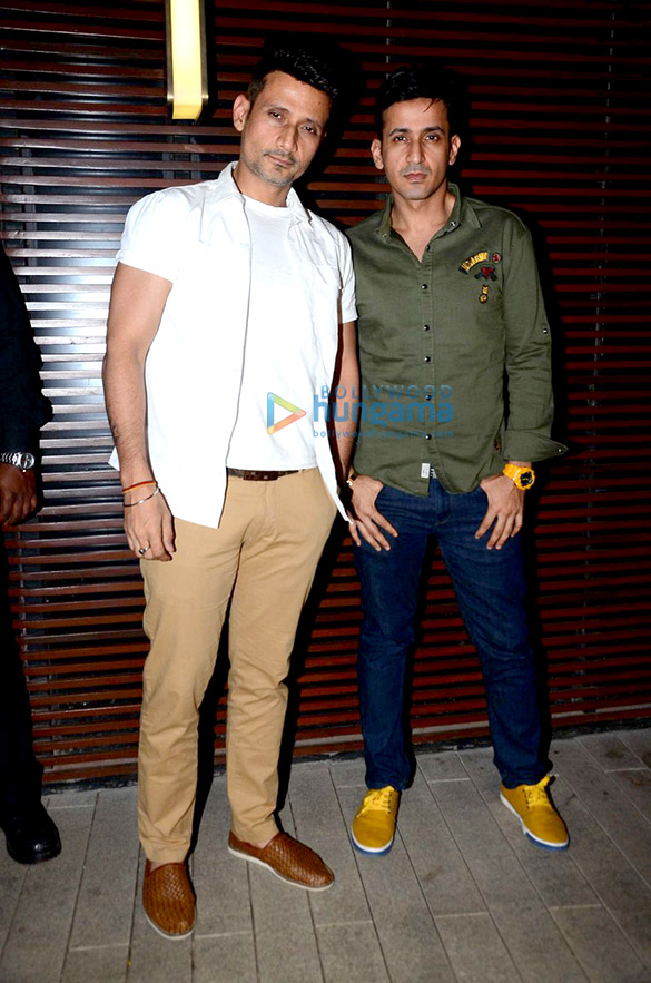 celebs grace the launch of the estellla lounge in juhu 20