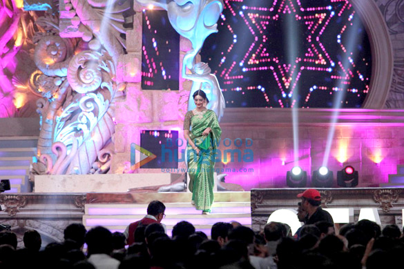 celebs perform at 23rd annual star screen awards 2016 24