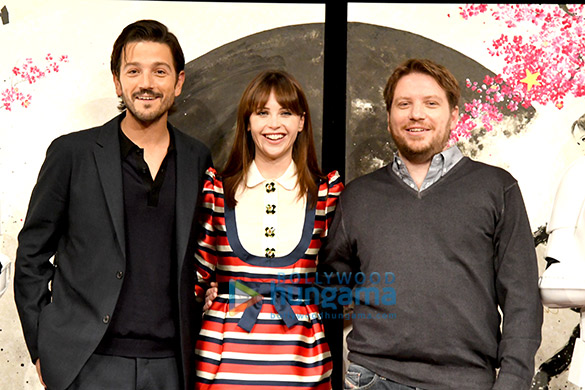 felicity jones and rogue one a star wars story team kick start promotions in tokyo 2