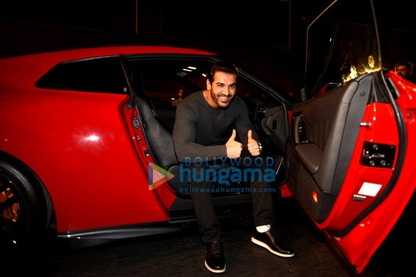 john abraham unveils the new nissan gtr in india 11