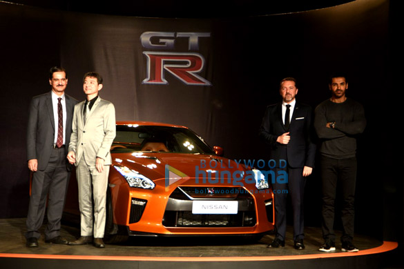 john abraham unveils the new nissan gtr in india 2