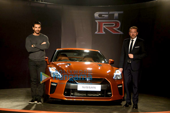 john abraham unveils the new nissan gtr in india 6