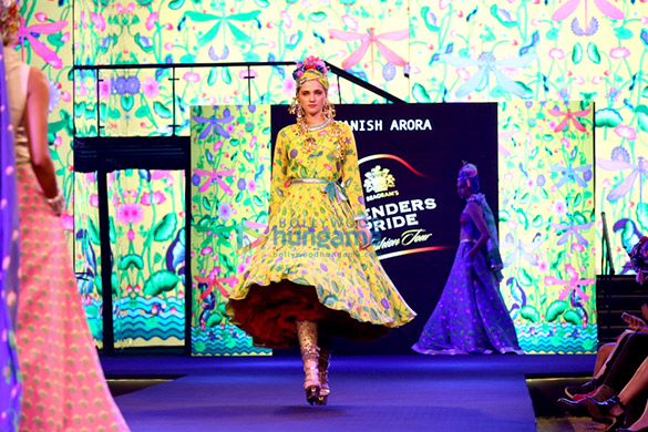 kangna ranaut walks the ramp for manish arora at the blenders pride fashion tour 2016 9