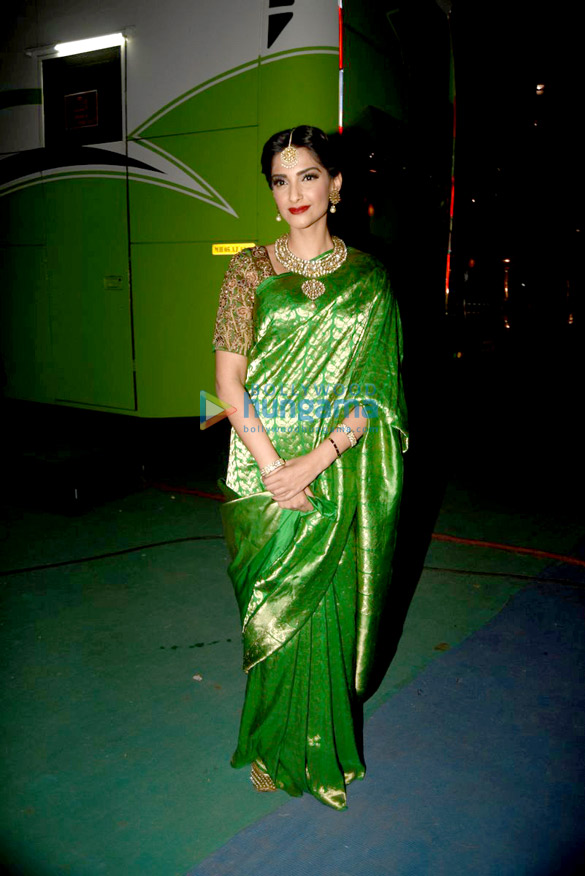 red carpet of 23rd annual star screen awards 2016 52