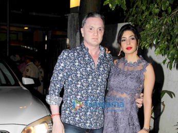 Shah Rukh Khan and other celebs grace Madhur Bhandarkar's house warming party