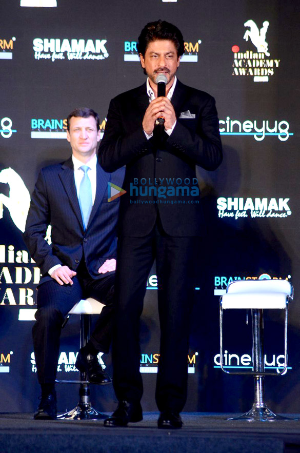 srk launch of indian academy awards 4
