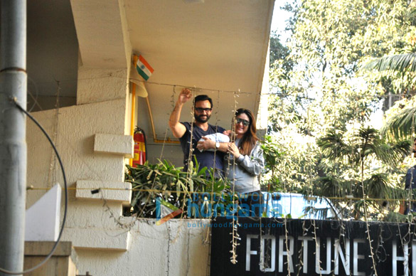 saif ali khan and kareena kapoor khan pose with baby taimur outside their residence 1