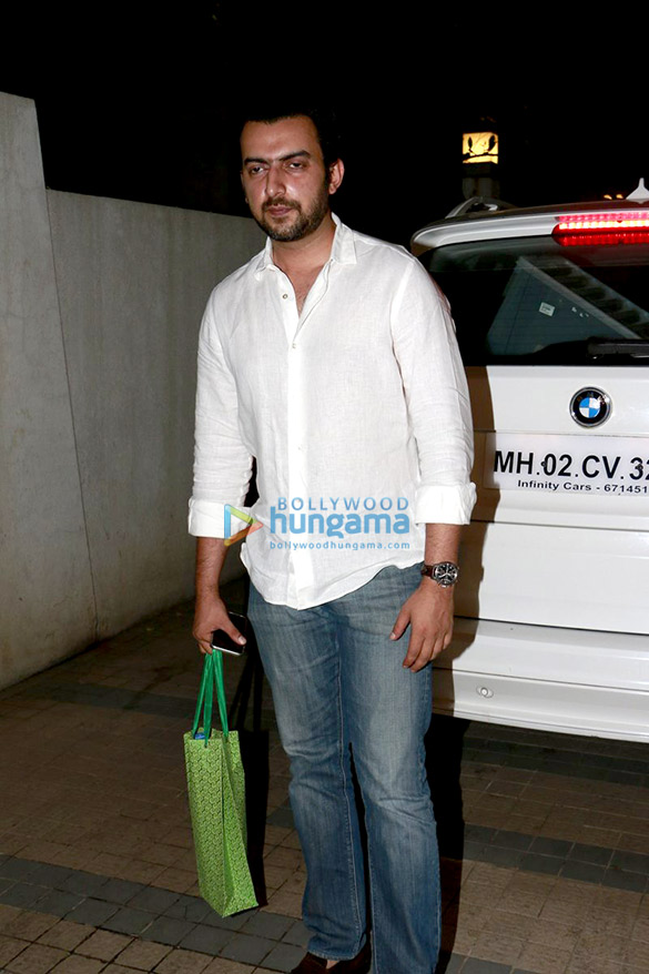 saif karisma soha and kunal snapped post a party at raj dks place in bandra 4