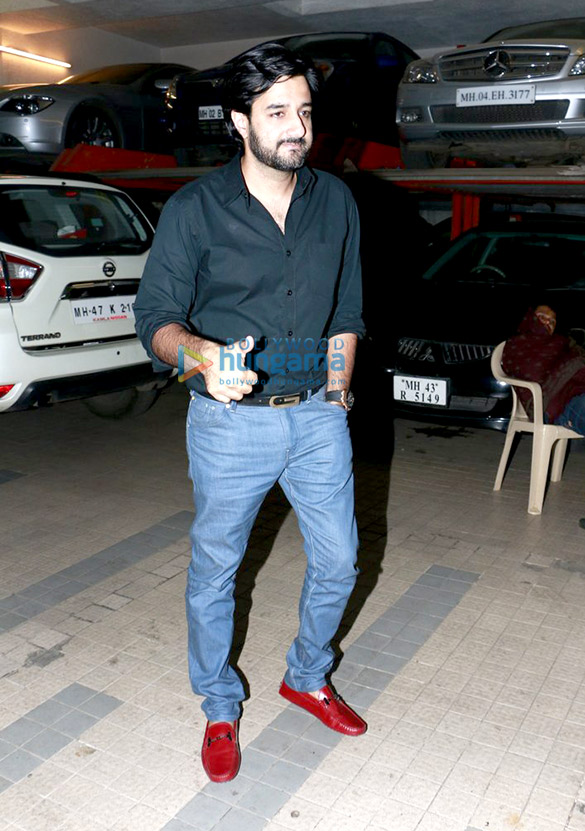 saif karisma soha and kunal snapped post a party at raj dks place in bandra 5