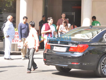 Saif Ali Khan, Soha Ali Khan & Kunal Khemu snapped outside Breach Candy Hospital