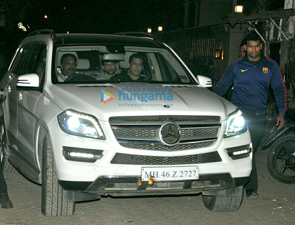 Salman Khan, Iulia Vantur and others snapped post dinner at The Korner House Salman Khan, Iulia Vantur and others snapped post dinner at The Korner House